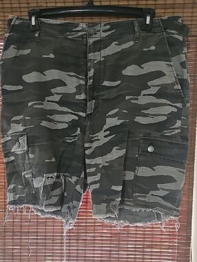 Express Camouflage Cargo Shorts - Olive/Gray